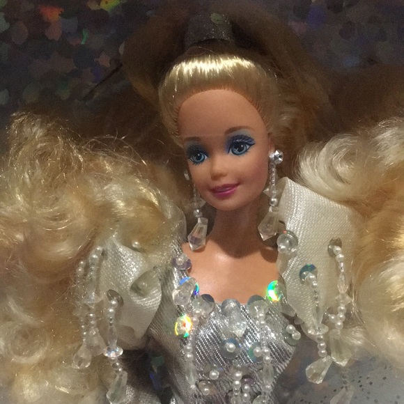 HAPPY HOLIDAYS BARBIE 1992 - Picture 2 of 11